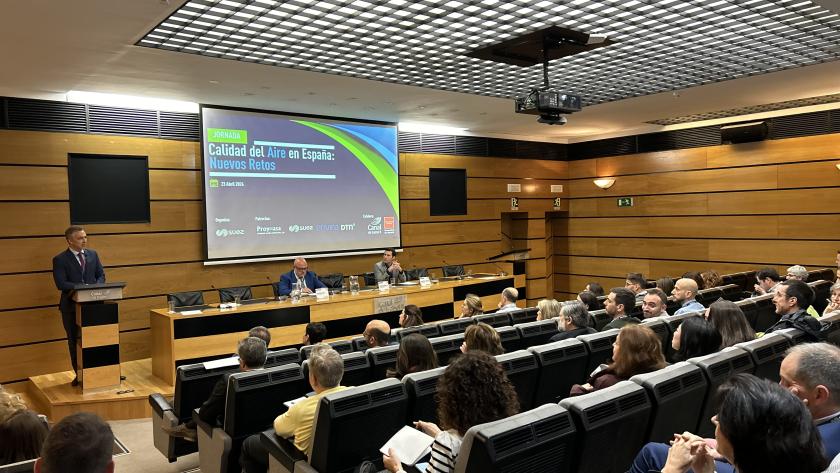 El consejero Carlos Novillo en el auditorio de Canal de Isabel II