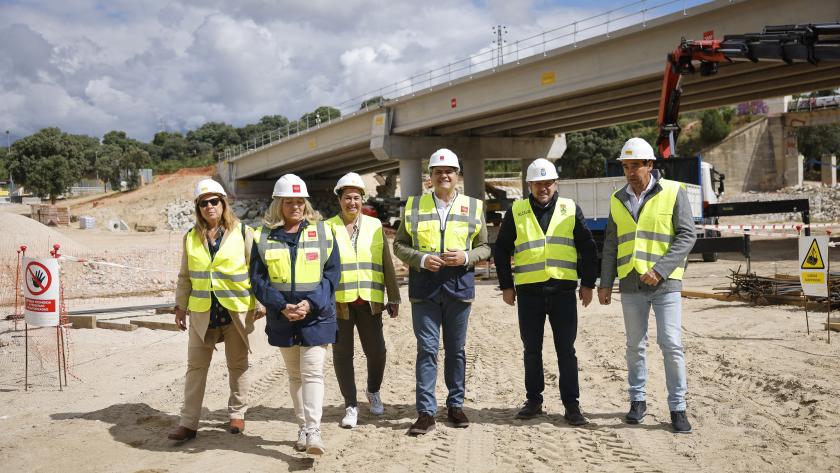Rodrigo visita Aldea del Fresno El consejero Jorge Rodrigo durante su visita a Aldea del Fresno