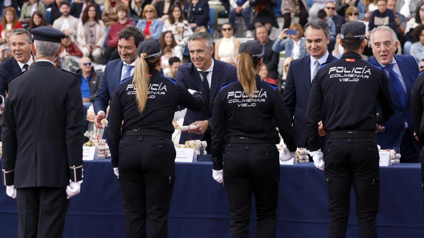 Novillo preside la entrega de diplomas a policías locales El consejero Carlos Novillo en el Instituto de Formación Integral en Seguridad y Emergencias