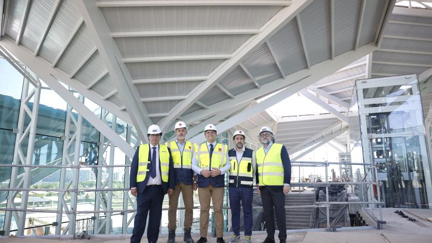 Rodrigo visita las obras del nuevo intercambiador de transportes de Valdebebas El consejero Jorge Rodrigo en el nuevo intercambiador de transportes de Valdebebas