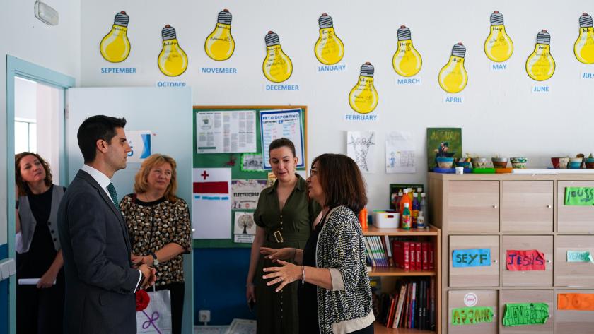 Viciana visita la Unidad de Formación e Inserción Laboral de Sierra Palomeras de Moratalaz El consejero Emilio Viciana durante su visita a la Unidad de Formación e Inserción Laboral de Sierra Palomeras de Moratalaz