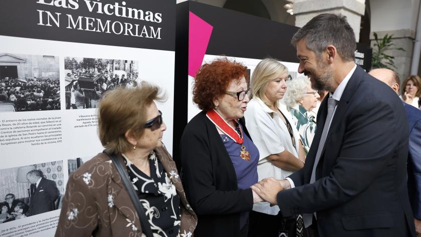El consejero Miguel Ángel García Martín durante la inauguración de la exposición Cincuenta imágenes para la memoria