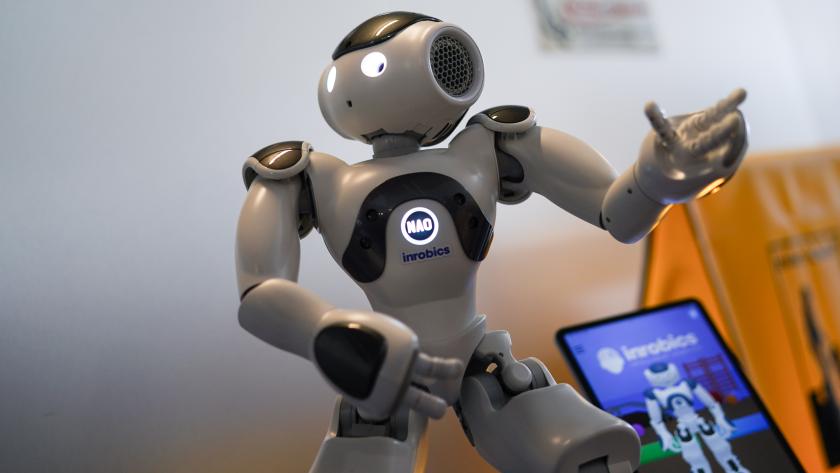 Díaz Ayuso anuncia la incorporación de la robótica y la Inteligencia Artificial para mejorar la atención temprana de niños con discapacidad