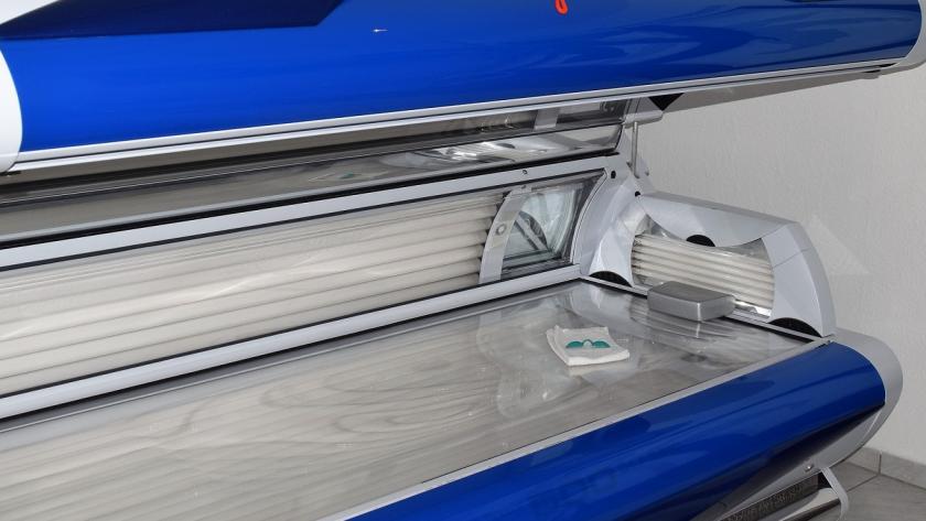 cabina bronceado con gafas