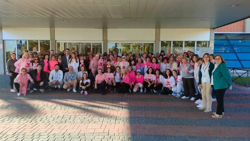 Foto de familia de la VI Máster Class de Zumba Rosa 2024