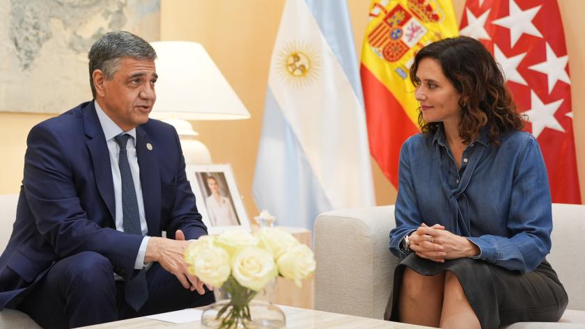 Díaz Ayuso recibe en la Real Casa de Correos al jefe de Gobierno de la Ciudad de Buenos Aires La presidenta Isabel Díaz Ayuso