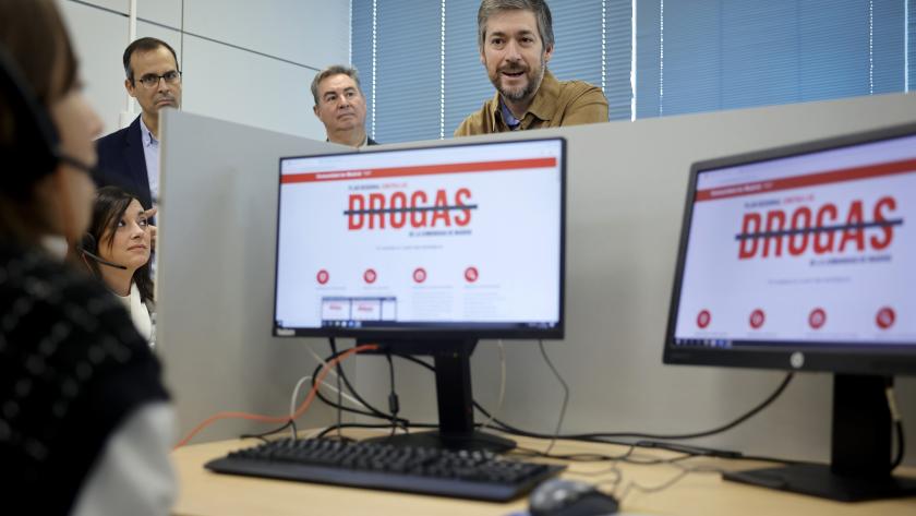 La Comunidad de Madrid estrena su servicio 012 Contra las Drogas con asistencia especializada a personas con adicciones Miguel Ángel García Martín presenta el nuevo servicio 012 Contra las Drogas