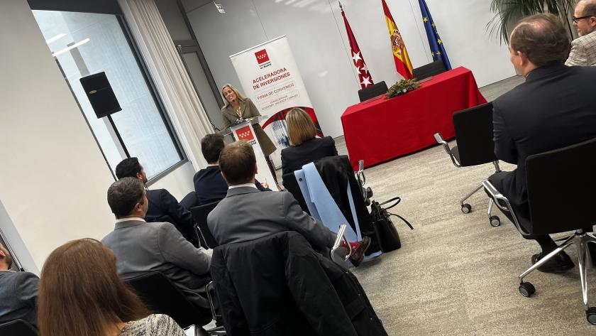 La consejera Rocío Albert durante la firma de convenios de colaboración con municipios 