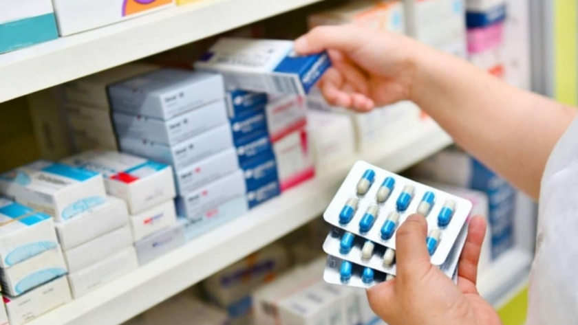 medicamento Persona ordenando medicamentos