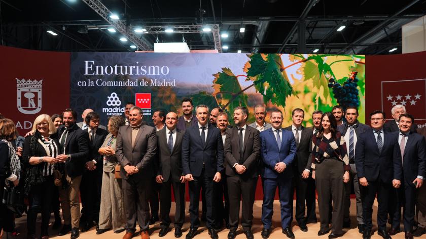 García Martín, Novillo y De Paco Serrano presentan el Año del Enoturismo Los consejeros Miguel Ángel García, Carlos Novillo y Mariano de Paco Serrano durante la presentación del Año del Enoturismo