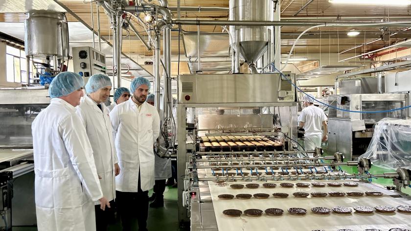 El consejero Carlos Novillo durante su visita a la fábrica de Codan