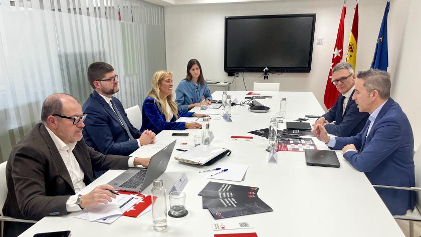 La consejera Rocío Albert durante su reunión con el CEO de DATA4