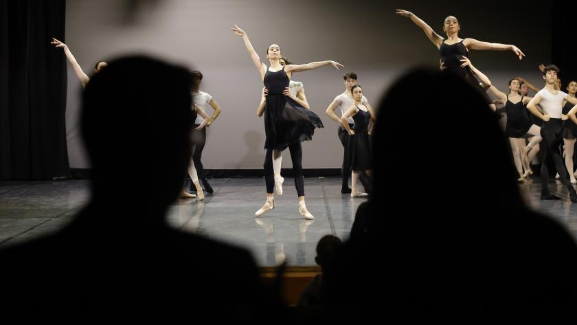 Viciana en los ensayos de los estudiantes de danza del Conservatorio Profesional de Danza Carmen Amaya