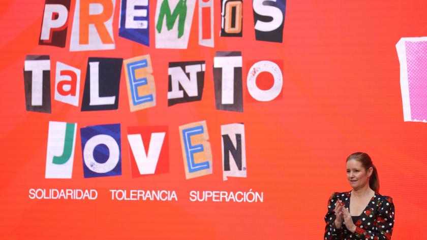 Dávila preside la entrega de la VIII edición de los Premios Talento Joven La consejera Ana Dávila durante la entrega de los Premios Talento Joven
