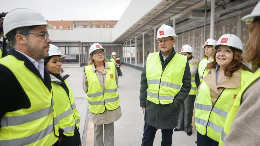 Matute visita las obras de construcción del futuro Centro de Salud de Atención Primaria en Montecarmelo La consejera Fátima Matute durante su visita a las obras de construcción del futuro Centro de Salud de Montecarmelo