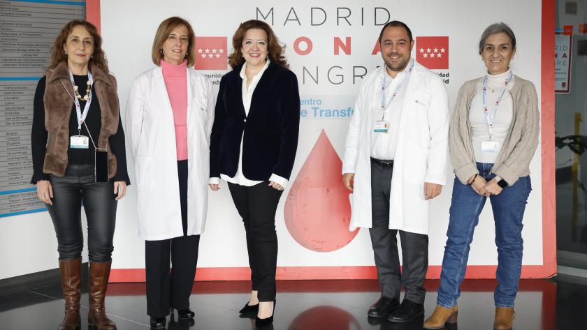 La consejera Fátima Matute durante su visita al Centro de Transfusión