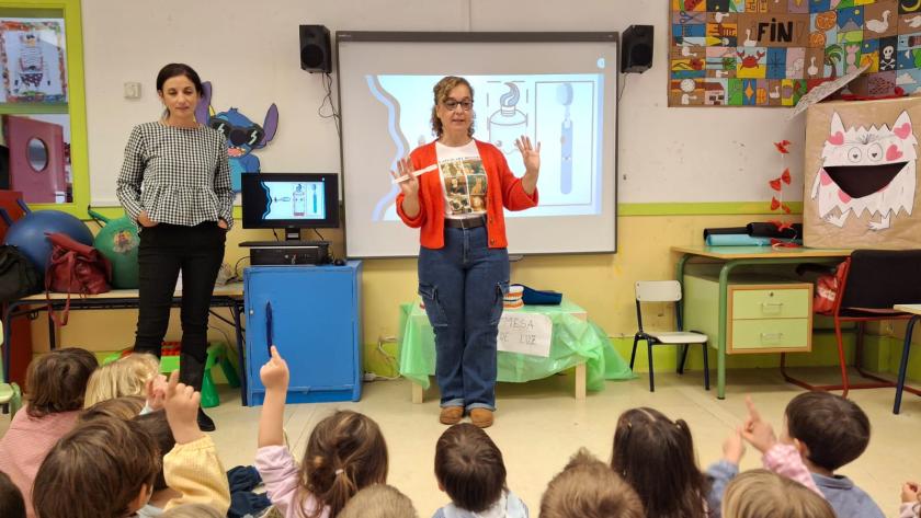 La Unidad de Salud Bucodental del Centro de Salud Griñón promueve buenos hábitos entre los escolares de infantil de Cubas de la Sagra profesionales de salud bucodental del centro de salud Griñón