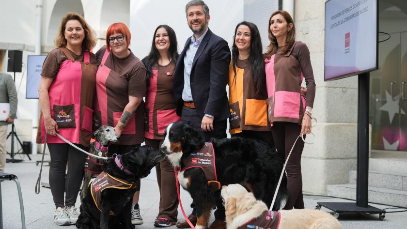 García Martín presenta la memoria anual del Programa de Perros de Apoyo a Menores en juzgados El consejero Miguel Ángel García Martín durante la presentación de la memoria anual del Programa de Perros de Apoyo a Menores en juzgados