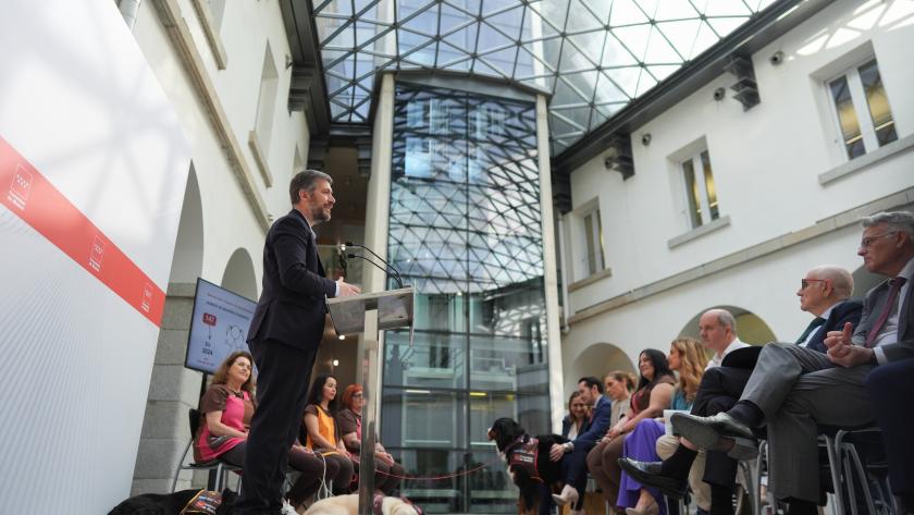 García Martín presenta la memoria anual del Programa de Perros de Apoyo a Menores en juzgados El consejero Miguel Ángel García Martín durante la presentación de la memoria anual del Programa de Perros de Apoyo a Menores en juzgados
