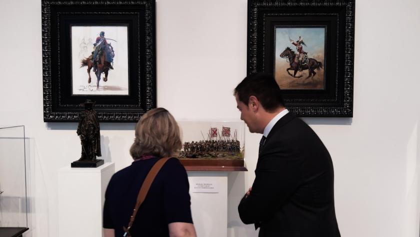 La Comunidad de Madrid contará con la primera galería de retratos pictóricos de todos los monarcas españoles obra del taller de Ferrer-Dalmau El viceconsejero Martín