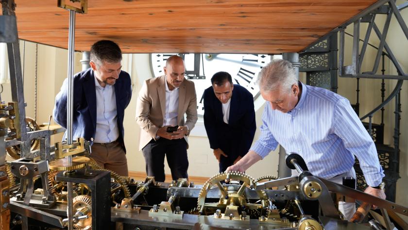 García Martín recibe en la Real Casa de Correos al Gobierno canario El consejero Miguel Ángel García Martín en la Real Casa de Correos con el Gobierno canario