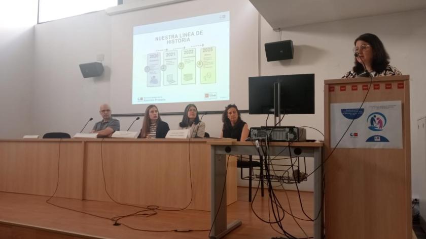 La Unidad de Atención a Residencias de la Dirección Asistencial Sureste celebra la primera Jornada sobre abordaje multidisciplinar del paciente institucionalizado del distrito de Vallecas Mesa de la Jornada de la UAR Sureste