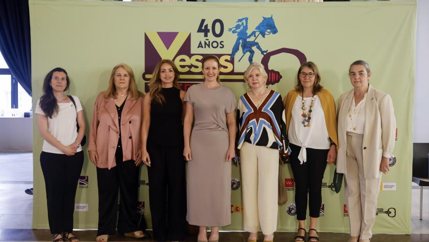 La Comunidad de Madrid celebra el 40º aniversario de la Compañía de Teatro Yeses, formada por mujeres reclusas La consejera Dávila