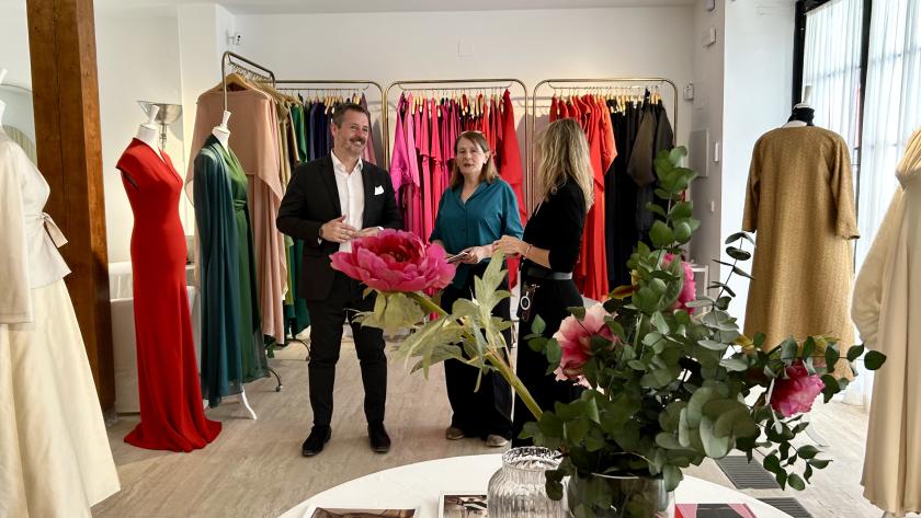 El consejero Mariano de Paco Serrano durante la presentación de la guía Rutas por la moda de autor española en Madrid