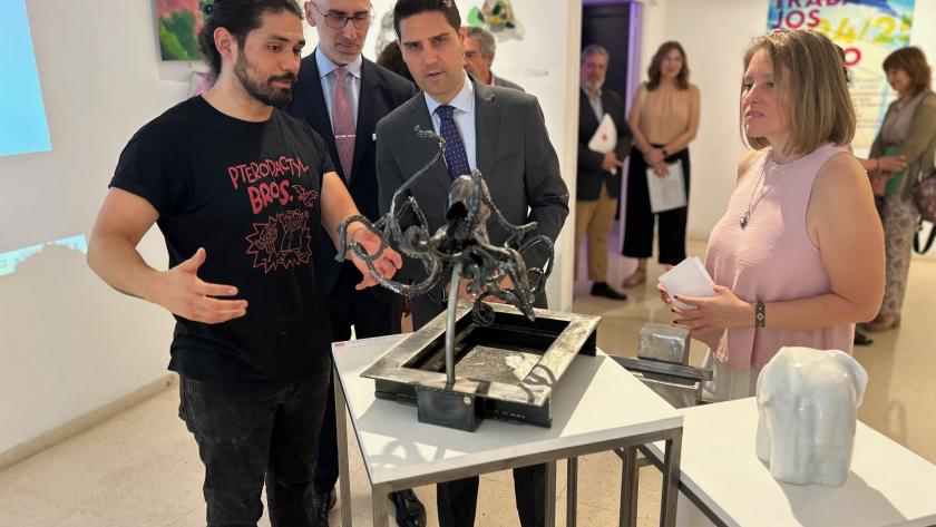 La Comunidad de Madrid oferta 850 nuevas plazas en sus centros públicos de enseñanzas de Artes Plásticas y Diseño El consejero de Educación, Ciencia y Universidades