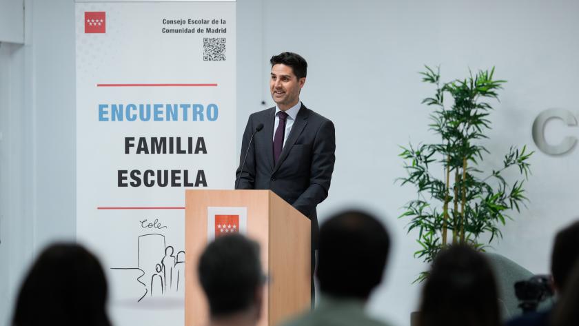 El consejero Emilio Viciana en el encuentro Familia-Escuela 2025 del Consejo Escolar regional