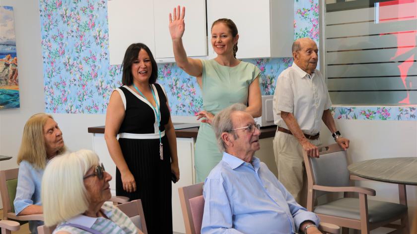 Dávila visita las instalaciones de la nueva Residencia de Mayores Vitalia Majadahonda La consejera Ana Dávila durante su visita a la nueva Residencia de Mayores Vitalia Majadahonda