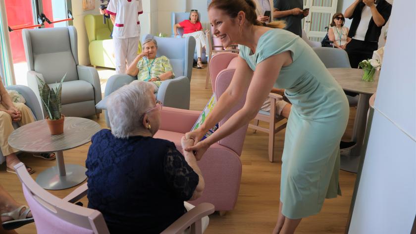 Dávila visita las instalaciones de la nueva Residencia de Mayores Vitalia Majadahonda La consejera Ana Dávila durante su visita a la nueva Residencia de Mayores Vitalia Majadahonda