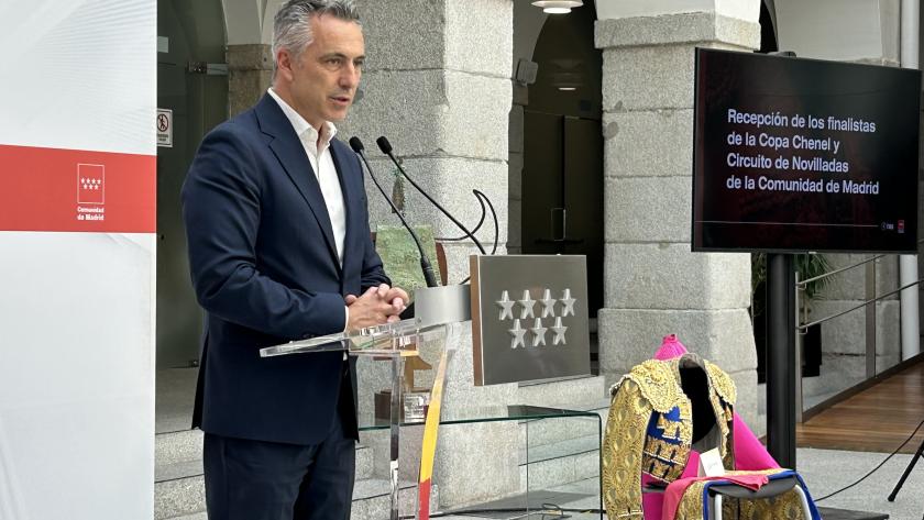 Novillo recibe a los diestros de la Fiesta del Toro 2025 El consejero Carlos Novillo con los diestros de la Fiesta del Toro 2025