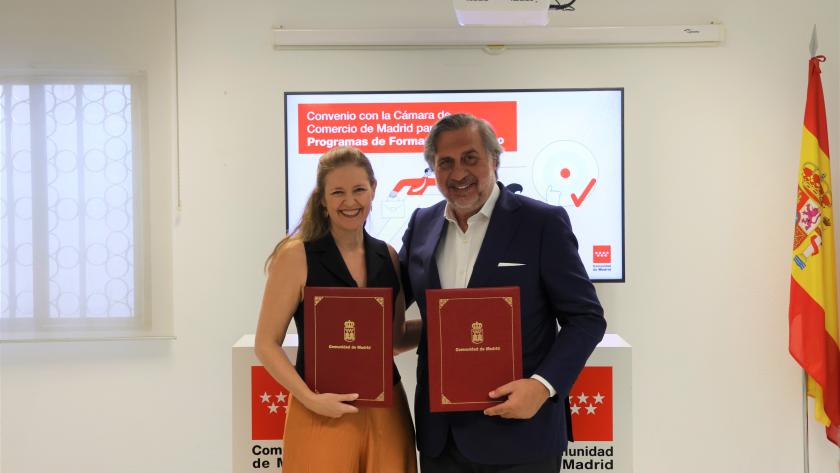 La Comunidad de Madrid trabaja en programas de formación para que inmigrantes logren un empleo en el sector sociosanitario La consejera Dávila