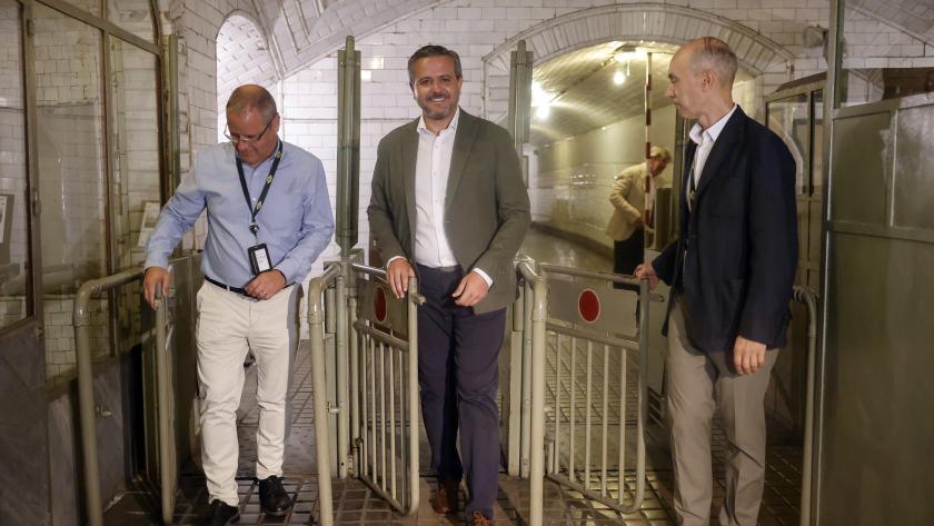 Rodrigo visita la antigua estación de Metro de Chamberí El consejero Jorge Rodrigo durante su visita a la antigua estación de Metro de Chamberí