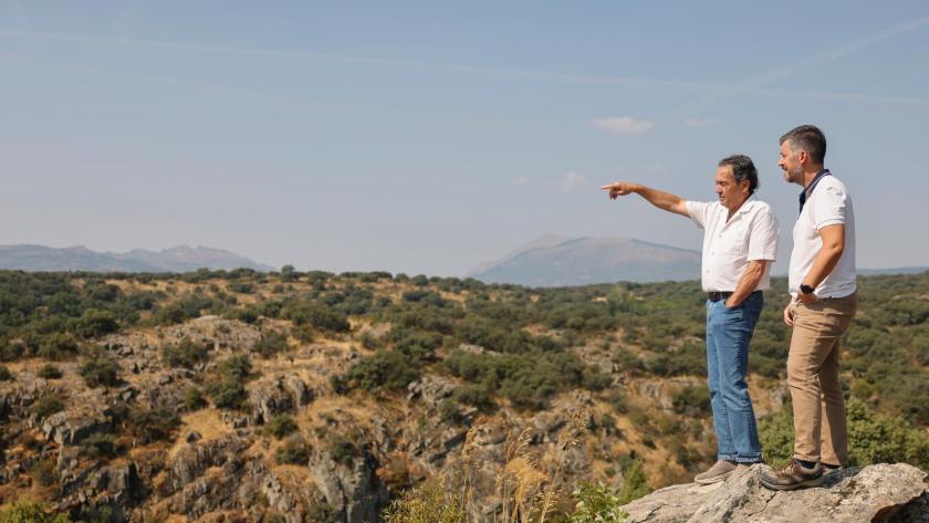 La Comunidad de Madrid invita a conocer las 51 rutas de la Red de Sendas Verdes y los municipios por las que discurren El consejero de Presidencia, Justicia y Administración Local