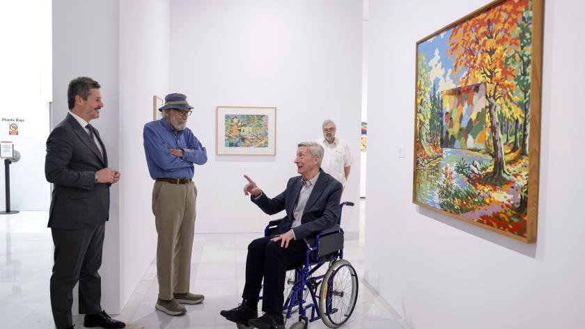 La Comunidad de Madrid dedica una muestra a la trayectoria del artista madrileño Alfredo Alcain El consejero De Paco Serrano