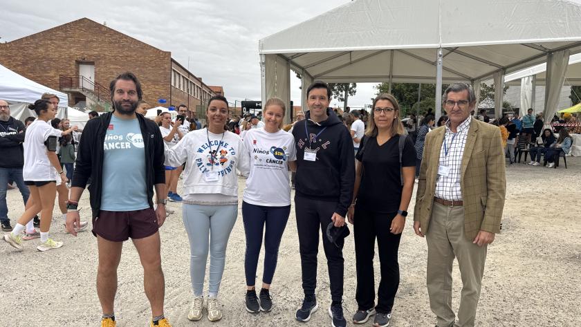 La Comunidad de Madrid dará nuevas ayudas a familias con hijos con patología crónica de alta o extrema complejidad Ana Dávila en la III Carrera Niños sin Cáncer de Valdemorillo