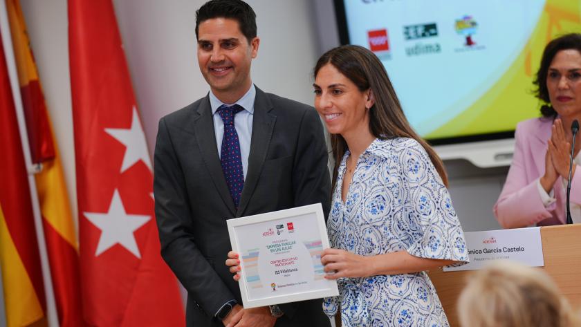La Comunidad de Madrid promueve el emprendimiento de los alumnos con el Programa Empresa Familiar en las Aulas El consejero de Educación, Ciencia y Universidades