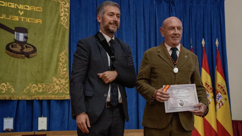 La Comunidad de Madrid, en la entrega de medallas de la Asociación Dignidad y Justicia El consejero de Presidencia, Justicia y Administración Local