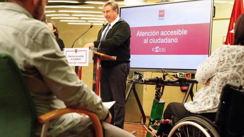 Sánchez presenta vídeos informativos sobre la atención a personas con discapacidad El viceconsejero José Antonio Sánchez durante la presentación de los vídeos informativos