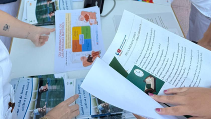 El Hospital Universitario Cruz Roja celebra el Día Internacional de las Personas Mayores con la IV Jornada de Puertas Abiertas Documentos de la mesa informativa