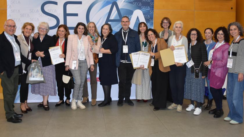 La Atención Primaria de la Comunidad de Madrid triunfa en el Congreso de la SECA, con cuatro premios, incluido el de Mejor Comunicación foto de familia de premiados de Atención Primaria en la SECA