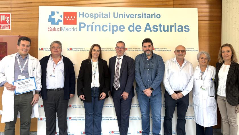 Foto de grupo de los organizadores con los premiados en la jornada 