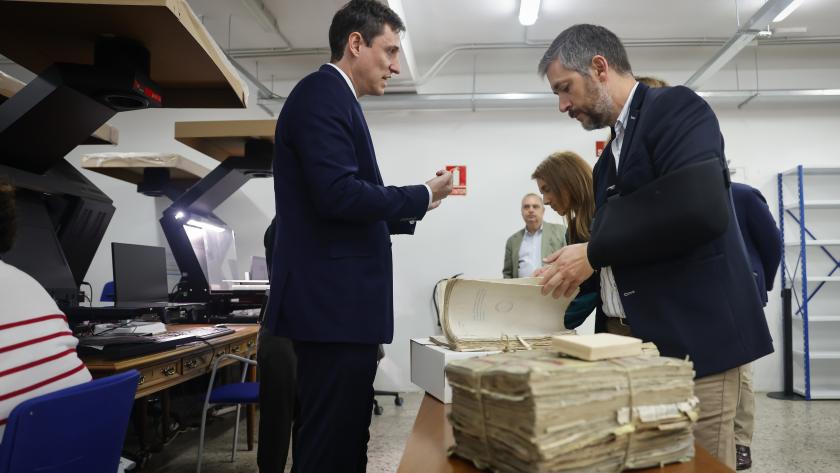 García Martín visita el Archivo Judicial Territorial El consejero Miguel Ángel García Martín durante su visita al Archivo Judicial Territorial