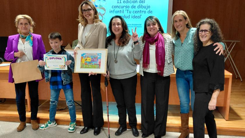 Atención Primaria de la Comunidad de Madrid premia a siete menores por plasmar en dibujos su centro de salud ideal Primer premio a Santiago Gabriel Alfaro Horna, usuario del Centro de Salud San Martín de la Vega
