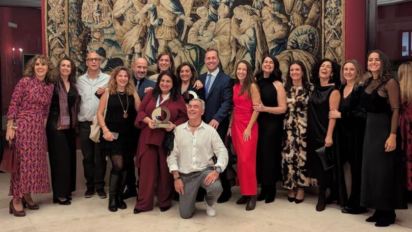 El Hospital público Fundación Alcorcón obtiene dos galardones en los 'Premios Enfermería en Desarrollo' Foto de familia de los premiados