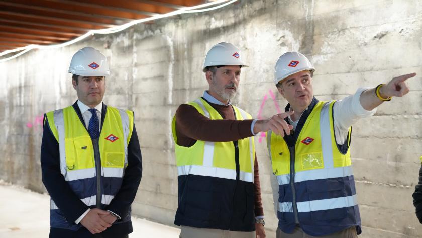 García visita las obras de renovación de la estación de Metro Santiago Bernabéu El viceconsejero José María García durante su visita a las obras
