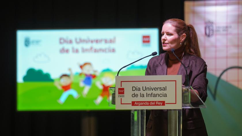 La Comunidad de Madrid premia la labor de personas, entidades y medios de comunicación que defienden el bienestar y los derechos de los niños Ana Dávila en la celebración del Día Universal de la Infancia en Arganda del Rey