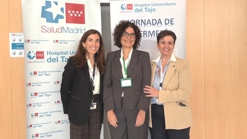 De izquierda a derecha: Marisa García González, gerente del Hospital Universitario del Tajo; Elena Fernández Cano, gerente de Cuidados del Sermas, y Sonia Arias Polonio, directora de Enfermería del centro hospitalario. Tres profesionales de la Sanidad posan antes de un evento